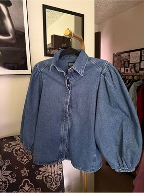 Vintage-Inspired Blue Denim Puff-Sleeve Jean Jacket
